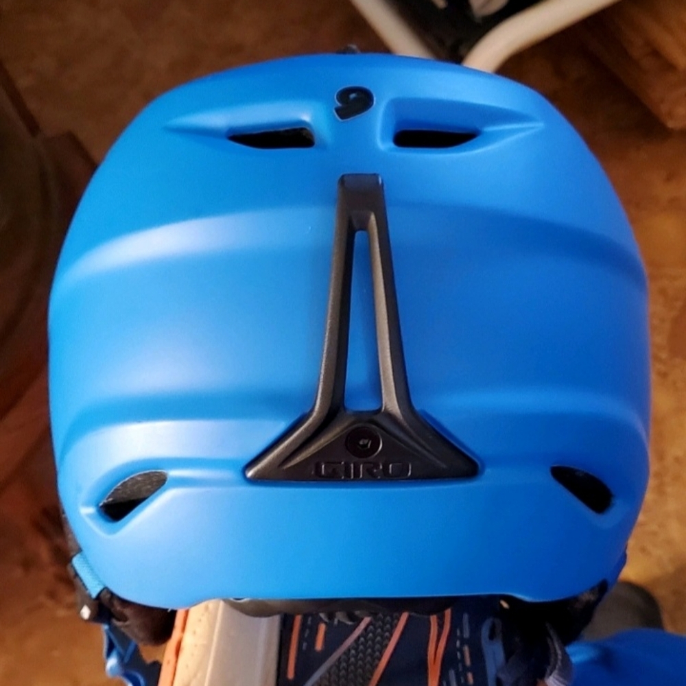 Giro 9 Helmet Skiing Snowboarding Sledfing Blue Size Medium (55.5-59cm)